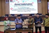 Bupati Malang Sanusi dan Wakil Bupati Malang Lathifah Shohib menghadiri Rapat Paripurna DPRD Kabupaten Malang di Kabupaten Malang, Kamis 6 Agustus 2026. (Foto Dok Ho/RadarBangsa.co.id)