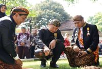 Bupati Lamongan Yuhronur Efendi menghadiri pengukuhan Pengurus DPD MATRA Kabupaten Lamongan masa bakti 2026–2031 di Pendopo Lokatantra, Lamongan, Sabtu (1/8). Foto Dok Ho/RadarBangsa.co.id