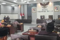 Wakil Ketua DPRD Kabupaten Blitar Ratna Dewi Nirwana Sari memimpin Sidang Paripurna penyampaian penjelasan Perubahan KUA-PPAS Tahun Anggaran 2026 di Gedung Graha Paripurna DPRD Kabupaten Blitar, Jumat (21/8/2026). (Foto Dok Ho/RadarBangsa.co.id)