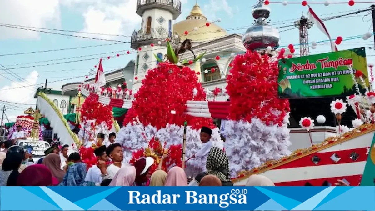 Bupati Banyuwangi Ipuk Fiestiandani menghadiri tradisi Endog-Endogan di Desa Kembiritan, Genteng, Selasa (25/8/2026). (Foto Dok Ho/RadarBangsa.co.id)