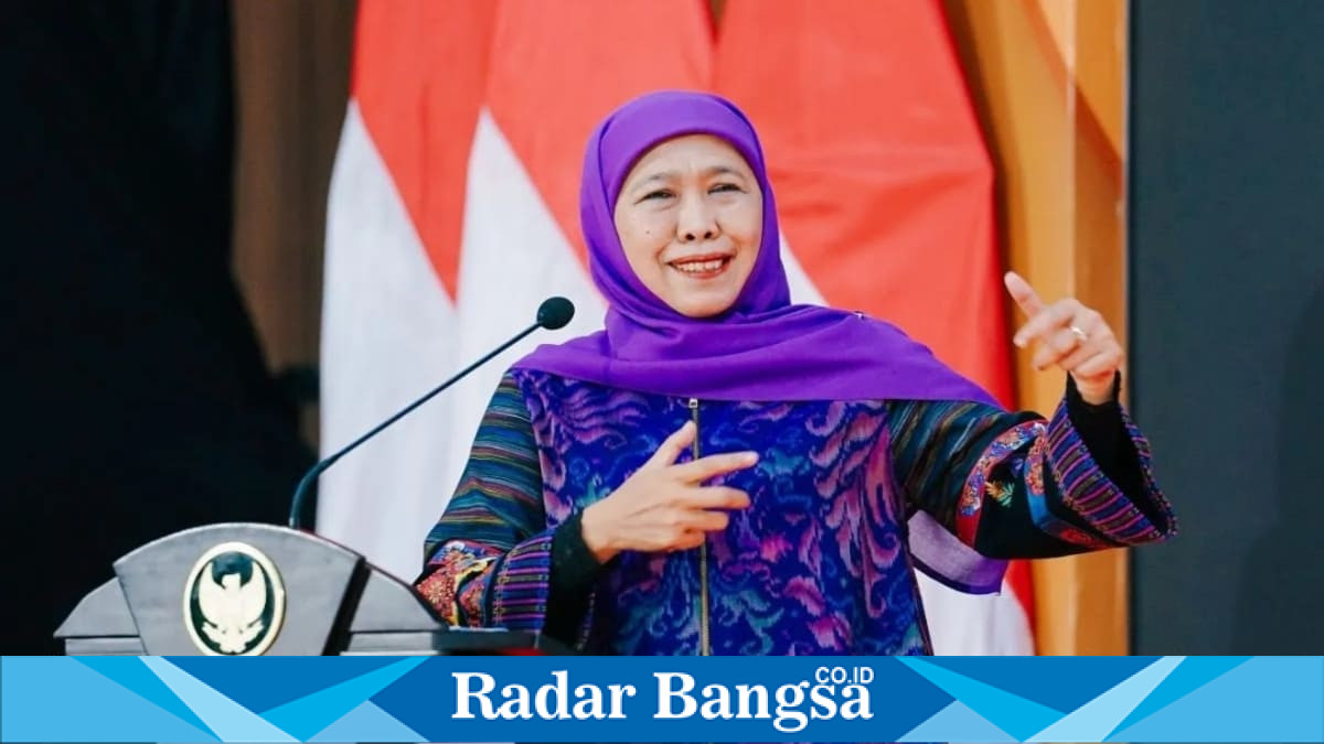 Gubernur Jawa Timur Khofifah Indar Parawansa menyampaikan arah penguatan pendidikan vokasi saat menghadiri Olimpiade Vokasi Indonesia (OLIVIA) XI 2026 di Surabaya, Selasa (4/8/2026). (Foto Dok Ho/RadarBangsa.co.id).