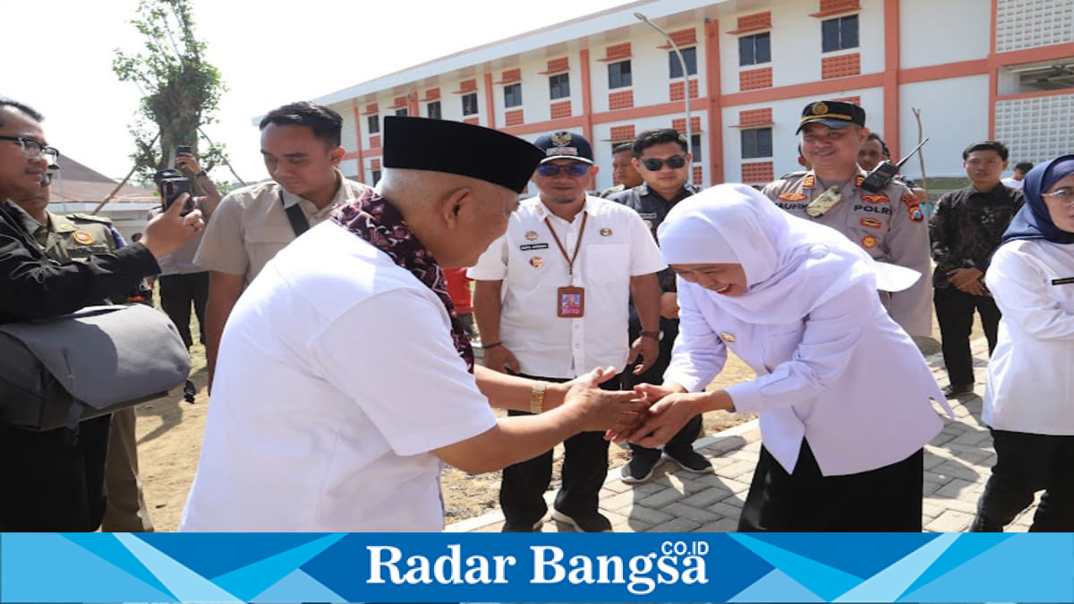 Gubernur Jawa Timur Khofifah Indar Parawansa didampingi Bupati Malang HM Sanusi membuka MPLS Sekolah Rakyat Terintegrasi Kabupaten Malang 1 di Desa Srigonco, Kecamatan Bantur, Jumat (31/7/2026). (Foto Dok Ho/RadarBangsa.co.id)