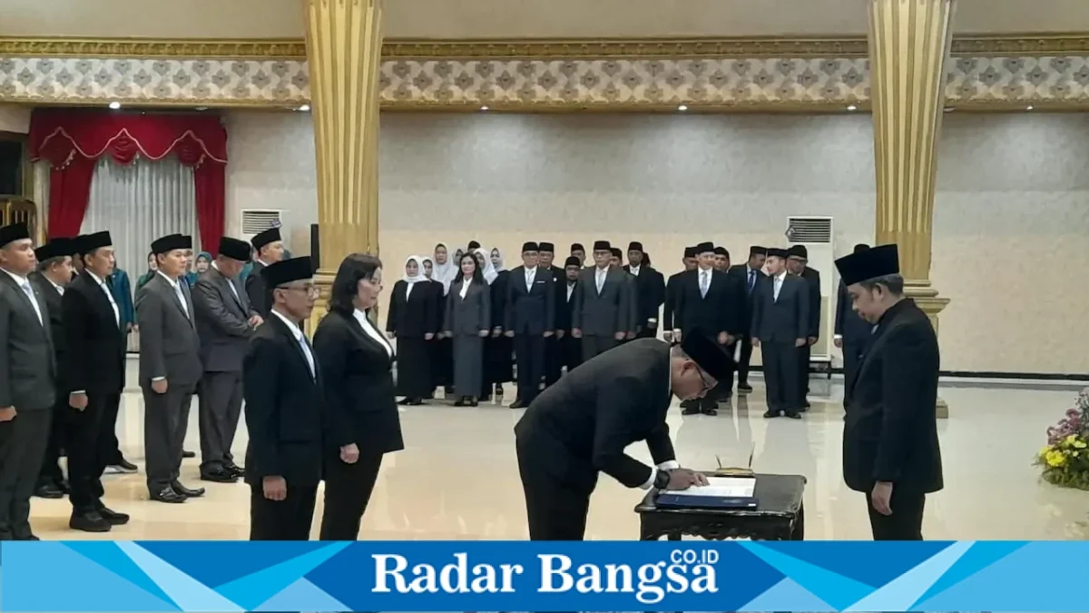 Bupati Jember Muhammad Fawait saat pelantikan dan rotasi pejabat Pemkab Jember di Pendopo Wahyawibawagraha, Jumat (28/8/2026). (Foto Dok Ho/RadarBangsa.co.id)
