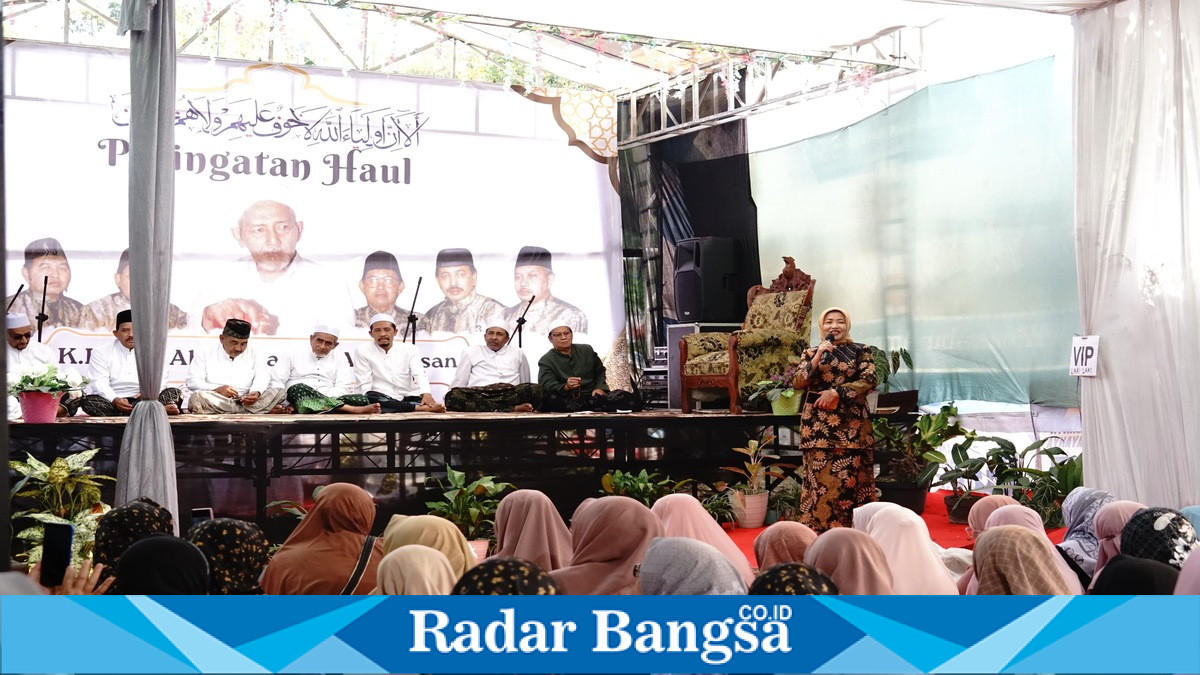 Wakil Bupati Malang Dra. Hj. Lathifah Shohib menghadiri Haul KH Mas Abu Amar bin Abu Hasan ke-34 di Pondok Pesantren Darul Mustofa, Kecamatan Lawang, Kabupaten Malang, Minggu (2/8/2026). (Foto Dok Ho/RadarBangsa.co.id).