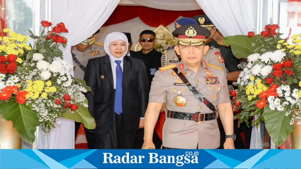 Gubernur Jawa Timur Khofifah Indar Parawansa menghadiri Upacara Peringatan Hari Juang Polri 2026 di Monumen Perjuangan Polri, Jalan Raya Darmo, Surabaya, Jumat (21/8). (Foto Dok Ho/RadarBangsa.co.id)
