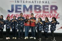 Peserta tampil pada babak penyisihan Indonesia International Marching Competition (IJMC) 2026 di GOR PKPSO Kaliwates, Jember, Jumat (7/8/2026). (Foto Dok Ho/RadarBangsa.co.id)