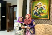 Anggota DPD RI Lia Istifhama bersilaturahmi dengan Bu Nyai Mundjidah Wahab di Pondok Pesantren Bahrul Ulum Tambakberas, Jombang, Ahad (2/8/2026). (Foto Dok Ho/RadarBangsa.co.id).