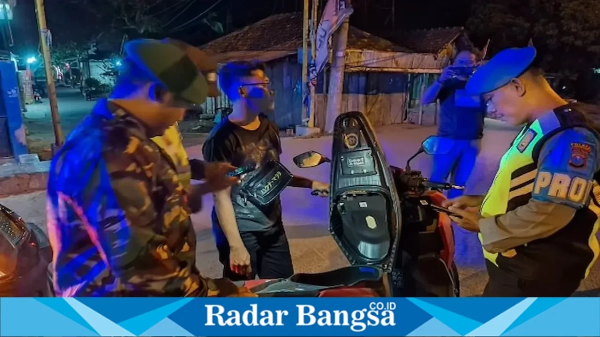 Personel gabungan melaksanakan KRYD di wilayah hukum Polsek Laren, Jumat (21/8/2026). (Foto Dok Ho/RadarBangsa.co.id)