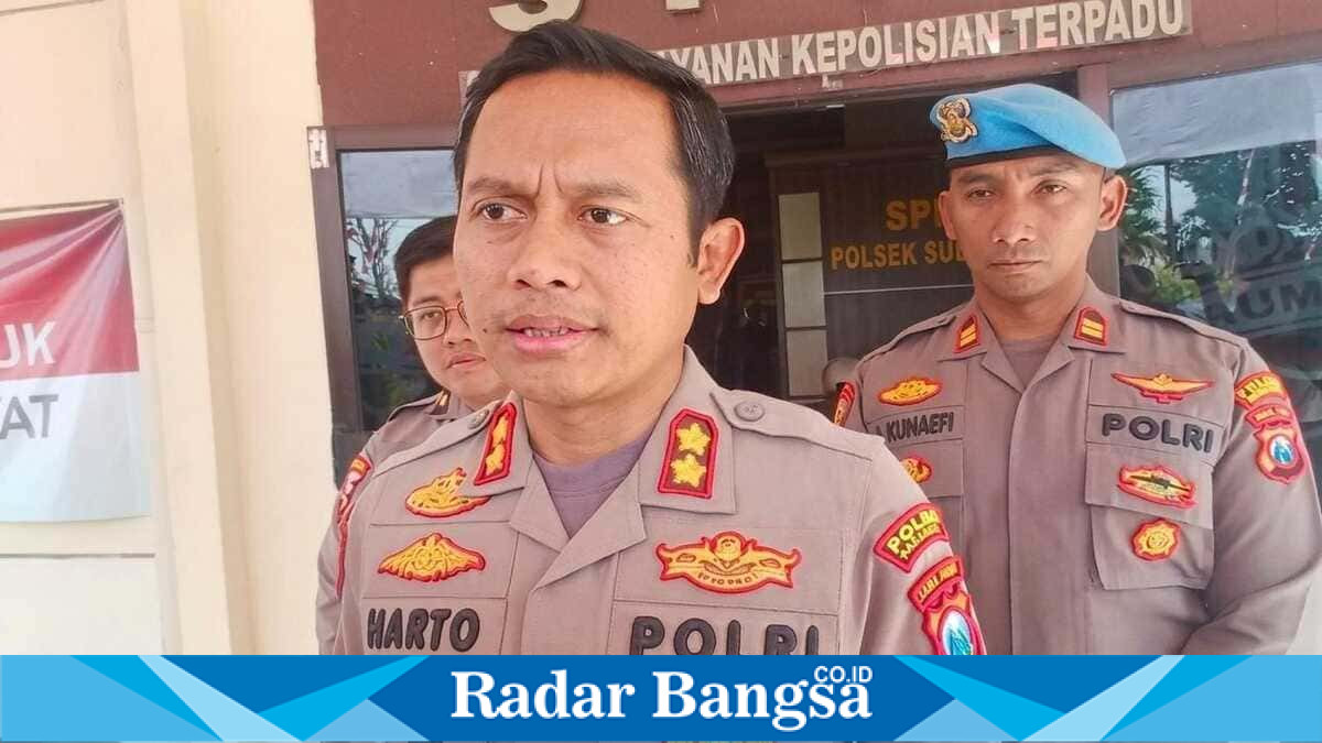 Kapolres Pasuruan AKBP Agung Harto Cahyono saat memberikan keterangan terkait insiden di Mapolsek Sukorejo, Pasuruan, Senin (10/8). (Foto Dok Ho/RadarBangsa.co.id)