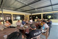 Kapolsek Tikung IPTU Fahrur Rozi, S.I.P. memberikan arahan kepada seluruh anggota saat kegiatan AAP di Mapolsek Tikung, Selasa (4/8/2026). (Foto Dok Ho/RadarBangsa.co.id).
