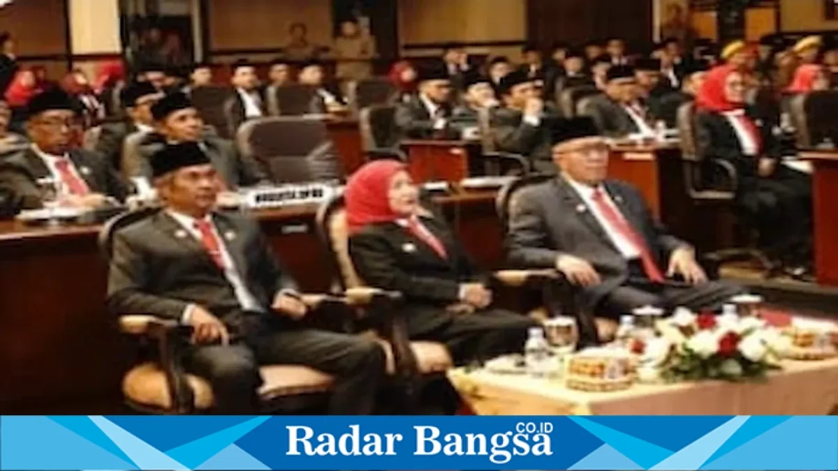 Ketua DPRD Kabupaten Malang Darmadi bersama Wakil Bupati Malang dan jajaran Forkopimda mengikuti Pidato Kenegaraan Presiden RI di Gedung DPRD Kabupaten Malang, Jumat (14/8). (Foto Dok Ho/RadarBangsa.co.id)