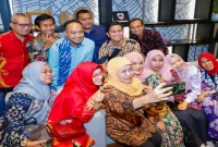 Khofifah Indar Parawansa saat menghadiri Forum Silaturahmi IKA UNAIR Provinsi Kalimantan Barat di Pontianak, Senin (10/8/2026). (Foto Dok Ho/RadarBangsa.co.id) 