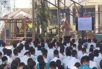 Sosialisasi UU ITE kepada siswa SMP Negeri 2 Sutojayan, Blitar, Rabu (19/8/2026). (Foto Dok Ho/RadarBangsa.co.id)