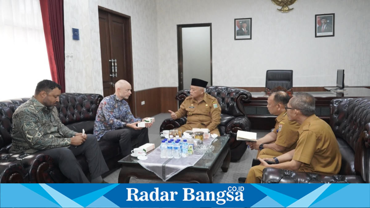 Bupati Malang Drs. H. M. Sanusi, M.M. menerima kunjungan Konsulat Jenderal Amerika Serikat di Pendopo Kabupaten Malang, Senin (10/8/2026). (Foto Dok Ho/RadarBangsa.co.id)