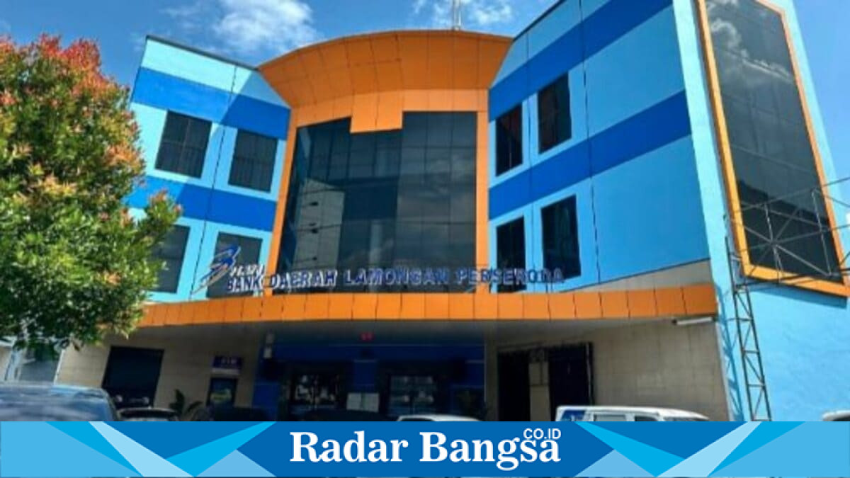 Tampak depan Kantor PT BPR Bank Daerah Lamongan (Perseroda) di Lamongan. (Foto Dok Ho/RadarBangsa.co.id)