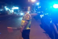 Personel Polsek Tikung Polres Lamongan melaksanakan Patroli Blue Light di Jalan Raya Mantup-Tikung dan kawasan perbatasan, Kamis (27/8/2026) malam. (Foto Dok Ho/RadarBangsa.co.id)