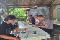 Personel Polsek Laren melaksanakan patroli dialogis bersama Sabuk Kamtibmas dan masyarakat di Desa Laren, Kecamatan Laren, Kabupaten Lamongan, Kamis (6/8/2026), (Foto Dok Ho/RadarBangsa.co.id)