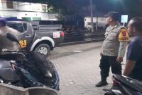 Anggota Polsek Tikung melaksanakan patroli dialogis Harkamtibmas di Alfamart dan Klinik Medika Prima Tikung, Jumat 7 Agustus 2026. (Foto Dok Ho/RadarBangsa.co.id)