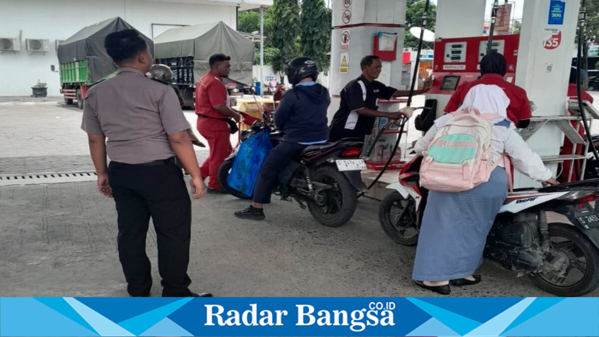 Anggota Polsek Tikung melaksanakan Patroli Kota Presisi di salah satu obyek vital wilayah Kecamatan Tikung, Lamongan, Senin (10/8/2026). (Foto: Dok. Humas/RadarBangsa.co.id)