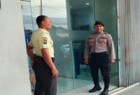 Personel Polsek Laren melakukan patroli objek vital dan pengecekan CCTV di ATM BRI Unit Laren, ATM BNI Laren, dan SR Mart, Kecamatan Laren, Jumat, 7 Agustus 2026. (Foto Dok Ho/RadarBangsa.co.id)