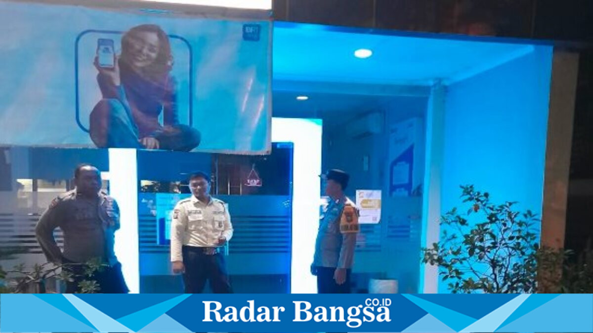Personel Polsek Tikung melaksanakan patroli objek vital di SPBU Tikung, kawasan perbankan, Pasar Tikung, dan Masjid Namira, Selasa (4/8/2026). (Foto Dok Ho/RadarBangsa.co.id).