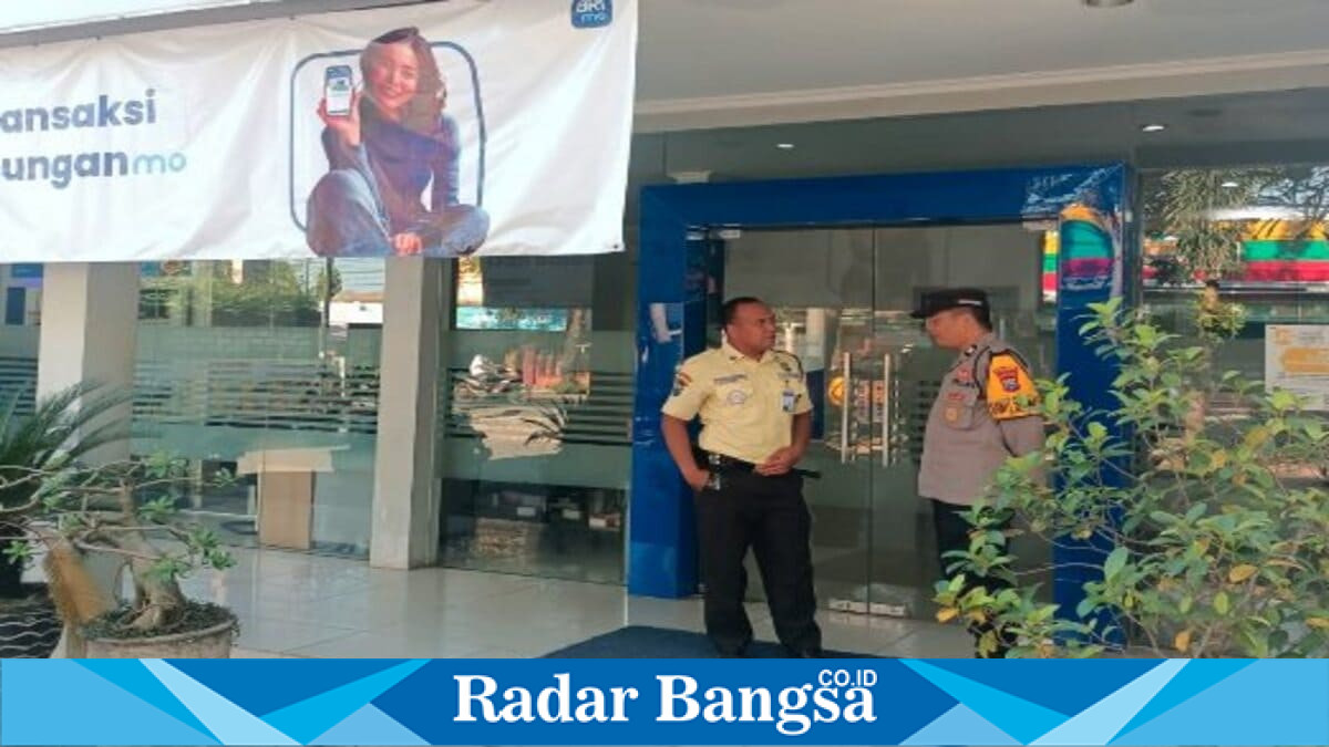 Personel Polsek Tikung melaksanakan Patroli Kota Presisi (PKP) di SPBU Tikung, kawasan perbankan, dan Pasar Tikung, Kecamatan Tikung, Kabupaten Lamongan, Jumat, 7 Agustus 2026. (Foto Dok Ho/RadarBangsa.co.id)