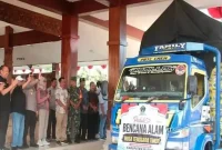 Bupati Blitar Rijanto bersama Forkopimda dan stakeholder saat memberangkatkan bantuan kemanusiaan untuk korban gempa Flores NTT dari Pendopo Sasana Adhi Praja, Selasa (25/8/2026). (Foto Dok Ho/RadarBangsa.co.id)