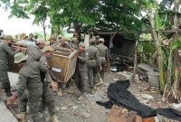 Petugas gabungan membongkar 21 lapak di kawasan eks Lokalisasi Krengseng, Kecamatan Krian, Kabupaten Sidoarjo, Senin (3/8/2026). (Foto Dok Ho/RadarBangsa.co.id)