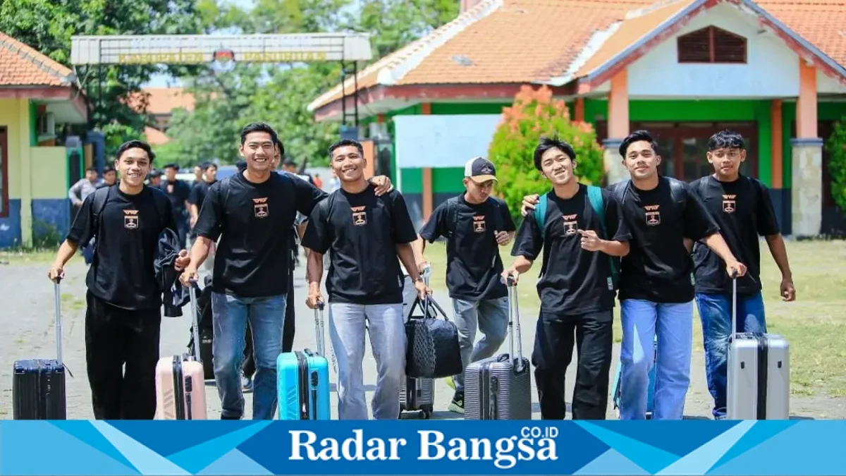 Skuad Persekabpas berangkat menuju Jogjakarta untuk menjalani training camp di Pasuruan, Minggu (16/8/2026). (Foto Dok Ho/RadarBangsa.co.id)