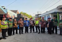 Personel Polsek Laren melaksanakan pengamanan pengajian rutin Muhammadiyah se-Cabang Laren di Kompleks Masjid Baiturrahman, Desa Centini, Kecamatan Laren, Minggu (2/8/2026). (Foto Dok Ho/RadarBangsa.co.id).