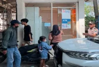 Petugas Polsek Laren saat melaksanakan patroli objek vital di wilayah hukum Polsek Laren, Senin (17/8/2026). (Foto Dok Ho/RadarBangsa.co.id)