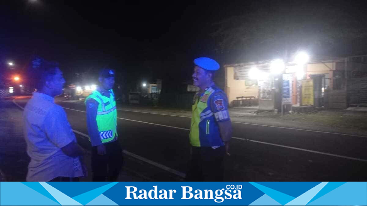 Personel Polsek Tikung melakukan patroli objek vital di SPBU Tikung, BRI Tikung, BDL Tikung, dan Pasar Tikung, Senin (3/8/2026) malam. (Foto Dok Ho/RadarBangsa.co.id)