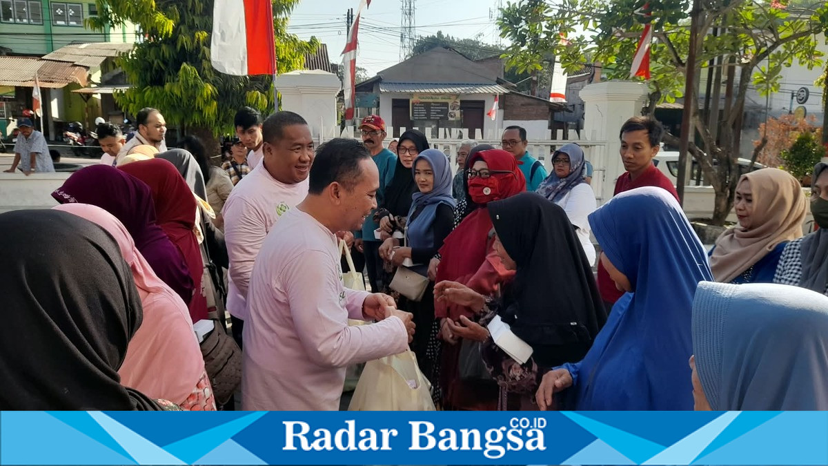 RSD dr. Soebandi Jember menggelar doa bersama dan menyerahkan tali asih kepada warga sekitar rumah sakit, Jumat (7/8/2026). (Foto Dok Ho/RadarBangsa.co.id)