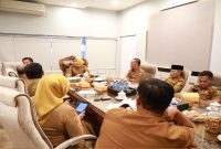 Wakil Bupati Sidoarjo Mimik Idayana memimpin audiensi penanganan sampah sungai bersama OPD dan kepala desa di Ruang Kerja Wakil Bupati, Senin (3/8/2026). (Foto Dok Ho/RadarBangsa.co.id).