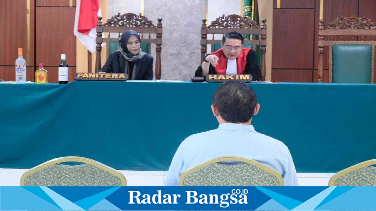Sidang Tipiring terhadap tiga penjual minuman beralkohol ilegal digelar di Kantor Satpol PP Kabupaten Sidoarjo, Rabu (5/8/2026). (Foto Dok Ho/RadarBangsa.co.id).