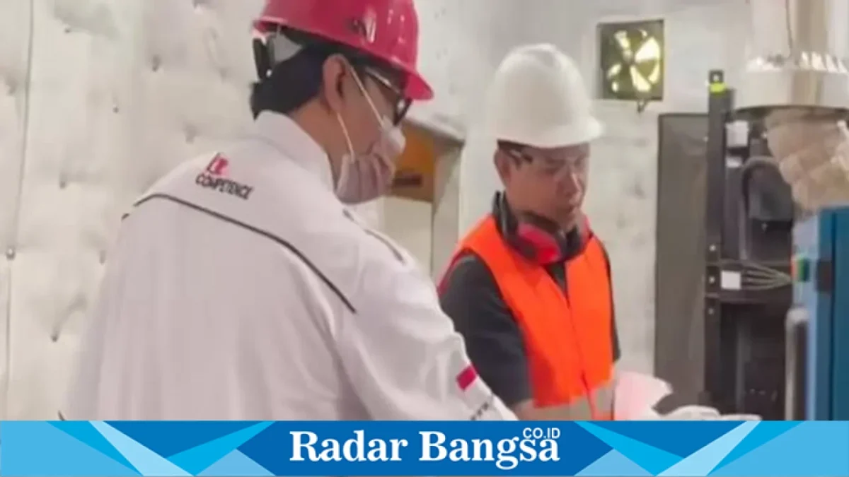 Tenaga teknis mengikuti praktik Uji Kompetensi Ketenagalistrikan Bidang Pembangkit PERSI NTB 2026 di area genset RSUD H. Moh. Ruslan Kota Mataram, 13 Agustus 2026. (Foto Dok Ho/RadarBangsa.co.id)