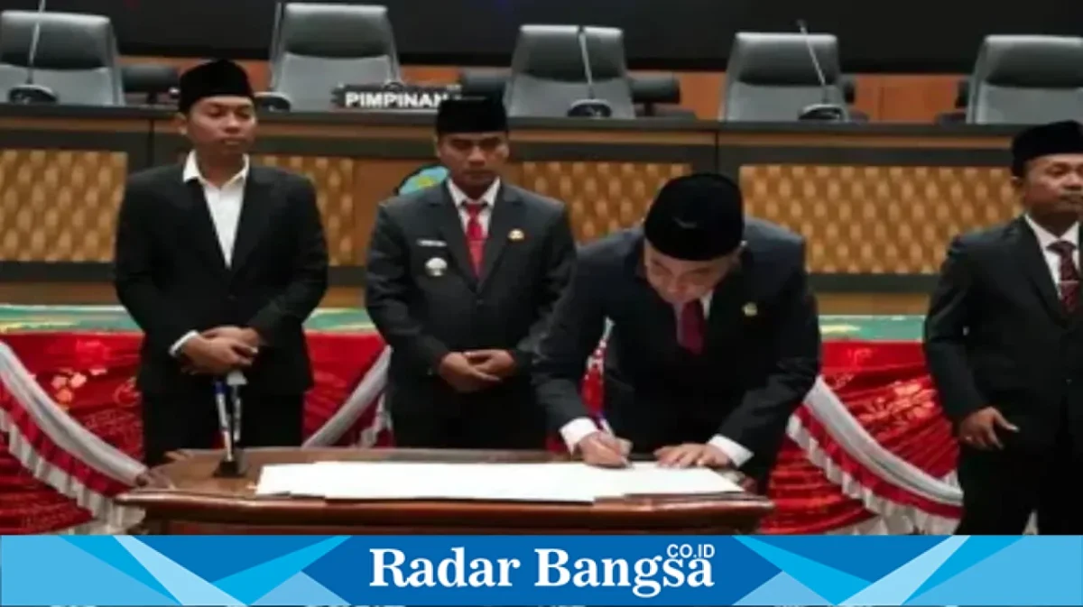 Bupati Bangkalan Lukman Hakim bersama jajaran Forkopimda mengikuti Pidato Kenegaraan Presiden melalui Zoom Meeting dan Rapat Paripurna DPRD Bangkalan, Jumat (14/8/2026). (Foto Dok Ho/RadarBangsa.co.id)