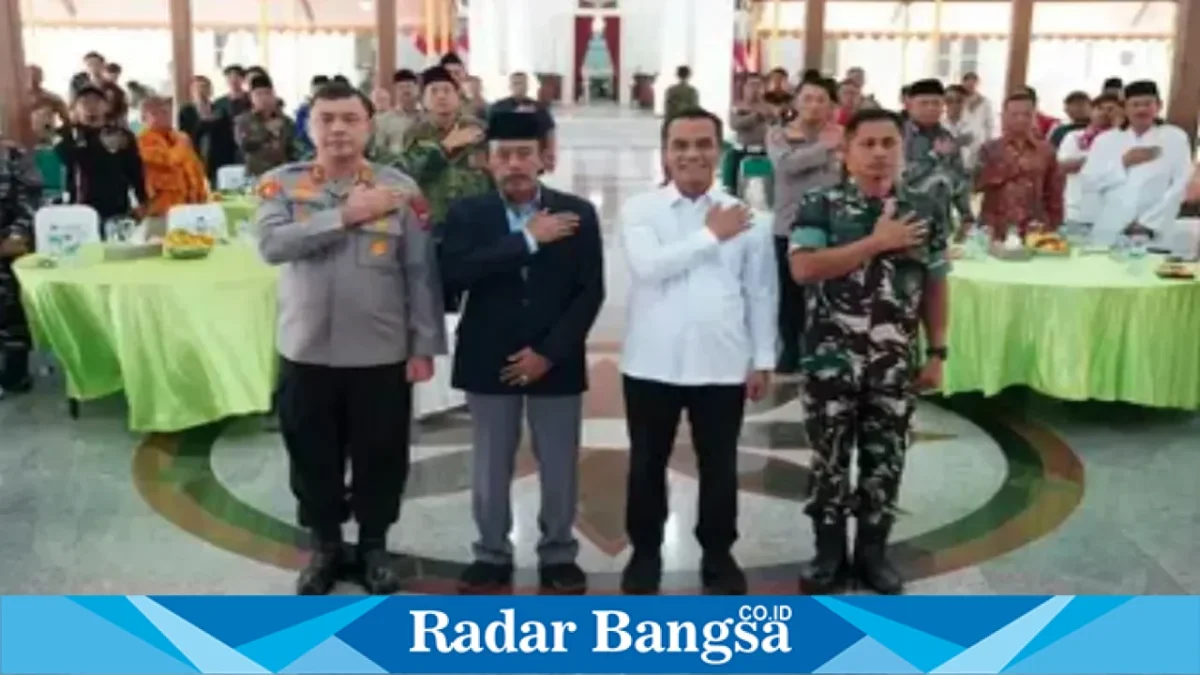 Bupati Bangkalan Lukman Hakim saat menghadiri Dialog Kebangsaan yang diinisiasi Polres Bangkalan di Kabupaten Bangkalan, Kamis (13/8/2026). (Foto Dok Ho/RadarBangsa.co.id)