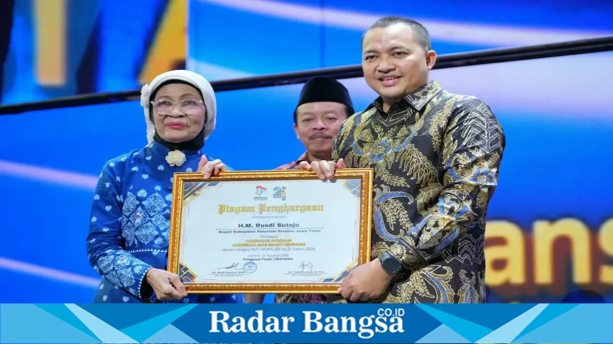 Bupati Rusdi Sutejo menerima Anugerah Adhi Bhakti HIMPAUDI di Cibubur, Senin (31/8/2026). (Dok Ho/RadarBangsa.co.id)