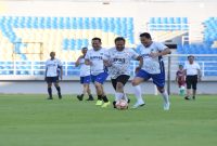 Bupati Sidoarjo H. Subandi bersama jajaran DPRD Sidoarjo saat pertandingan sepak bola persahabatan di Stadion Gelora Delta Sidoarjo, Jumat (7/8/2026). (Foto Dok Ho/RadarBangsa.co.id)