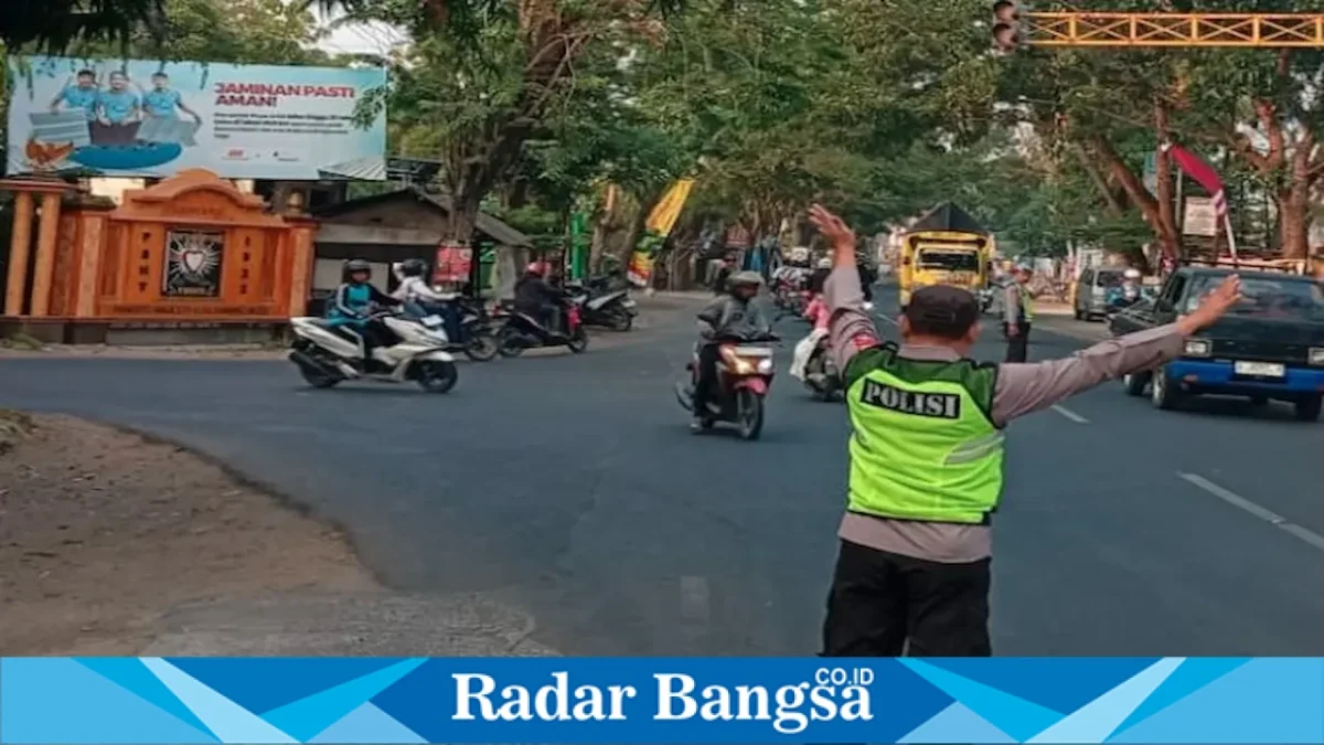 Personel Polsek Tikung saat melaksanakan Commanderwish pagi di wilayah Kecamatan Tikung, Selasa (18/8/2026). (Foto Dok Ho/RadarBangsa.co.id)