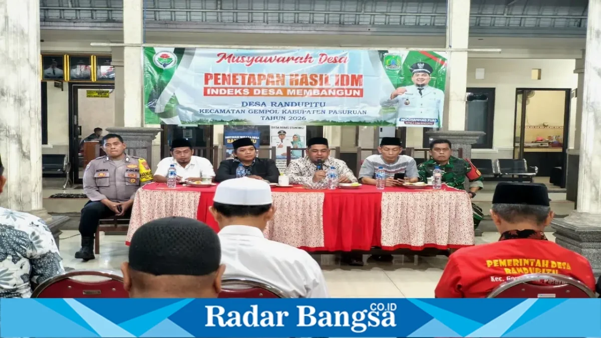 Musdes Penetapan Status IDM Tahun 2026 di Balai Desa Randupitu, Minggu (24/8/2026) malam. (Foto Dok Ho/RadarBangsa.co.id)