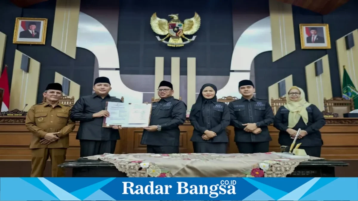 Rapat paripurna DPRD Kabupaten Pasuruan terkait persetujuan P-APBD 2026 di Ruang Rapat DPRD Kabupaten Pasuruan, Senin (24/8/2026). (Foto Dok Ho/RadarBangsa.co.id)