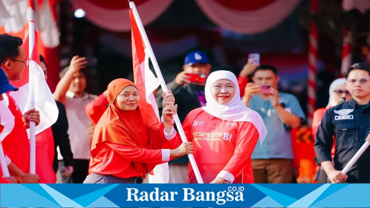 Gubernur Jawa Timur Khofifah Indar Parawansa memberangkatkan Ekspedisi 81 di Gedung Negara Grahadi, Surabaya, Sabtu (15/8). (Foto Dok Ho/RadarBangsa.co.id)