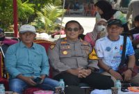 (Tengah) Kapolsek Laren AKP Anang Purwo Widodo memimpin pengamanan Festival Dayung Tejoasri 2026 di Desa Tejoasri, Kecamatan Laren, Kabupaten Lamongan, Minggu (9/8/2026). (Foto Dok Ho/RadarBangsa.co.id)