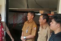 Bupati Jember Gus Fawait meninjau proyek revitalisasi SMPN 7 Jember di Jember, Senin (10/8/2026). (Foto Dok Ho/RadarBangsa.co.id)
