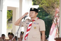 Bupati Lamongan Yuhronur Efendi memimpin apel besar peringatan HUT ke-65 Gerakan Pramuka di Alun-Alun Lamongan, Jumat (14/8). (Foto Dok Ho/RadarBangsa.co.id)