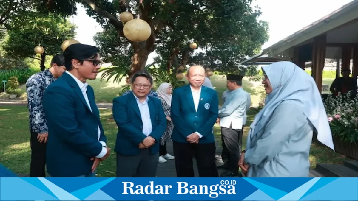 Dekan SPITM ITB Prof. Ir. Wahyu Srigutomo bersama Bupati Banyuwangi Ipuk Fiestiandani dalam pertemuan di Pendopo Sabha Swagatha Blambangan, Banyuwangi, Jumat (21/8/2026). (Foto Dok Ho/RadarBangsa.co.id)