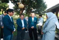 Dekan SPITM ITB Prof. Ir. Wahyu Srigutomo bersama Bupati Banyuwangi Ipuk Fiestiandani dalam pertemuan di Pendopo Sabha Swagatha Blambangan, Banyuwangi, Jumat (21/8/2026). (Foto Dok Ho/RadarBangsa.co.id)
