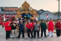 Warga RW 09 Kelurahan Pangeranan, Kecamatan Bangkalan, mengikuti jalan santai memperingati HUT ke-81 Kemerdekaan RI, Minggu (16/8/2026). (Foto Dok Ho/RadarBangsa.co.id)